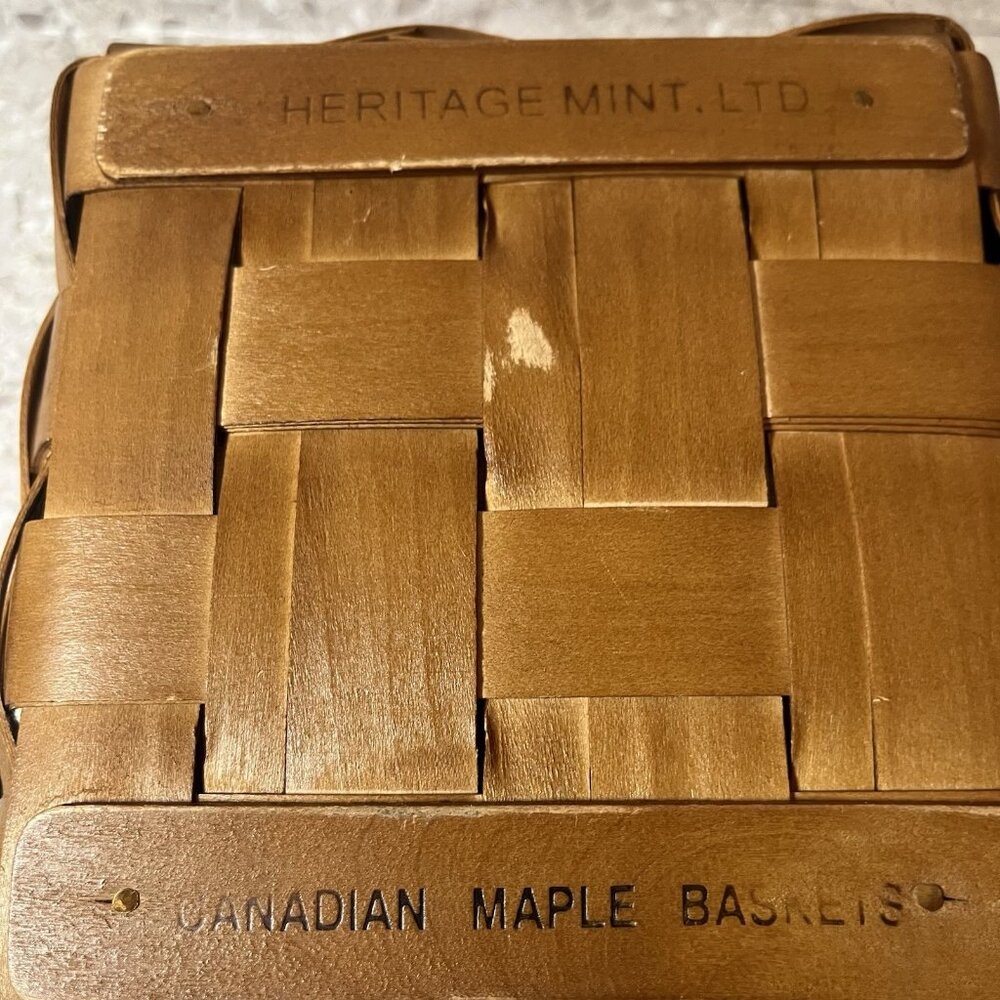 Heritage Mint Ltd Canadian Maple Basket With Lid & Liner Red & White Checkered - Picture 11 of 16
